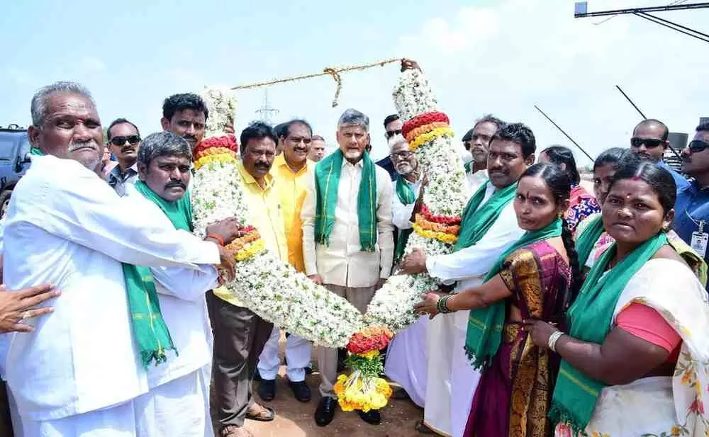 నక్సలిజం వద్దని చెబితే..నాపై క్లైమోర్ మైన్లు పెట్టారు నక్సలిజం వద్దని చెబితే..నాపై క్లైమోర్ మైన్లు పెట్టారు