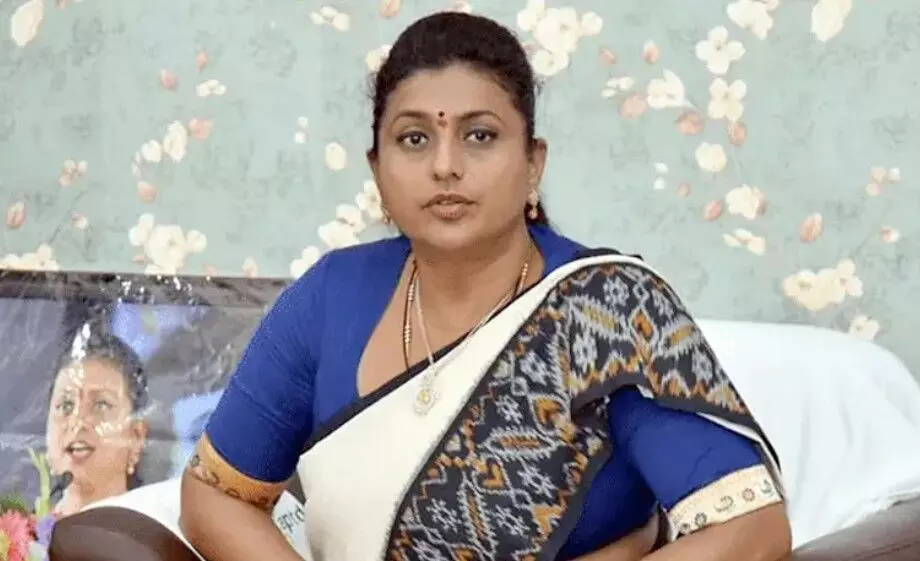 పోలీసులంటే అధికార పార్టీ ఏజెంట్లా? ఫిర్యాదులపై కేసులెందుకు పెట్టరు?