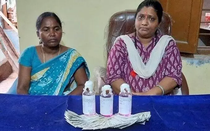 తెలంగాణలో ఏసీబీ వలలో 18 మంది మహిళా ఉద్యోగినులు