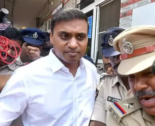 కోర్టుకు ఎంపీ మిథున్‌రెడ్డి..గేట్లు క్లోజ్‌ చేసిన పోలీసులు