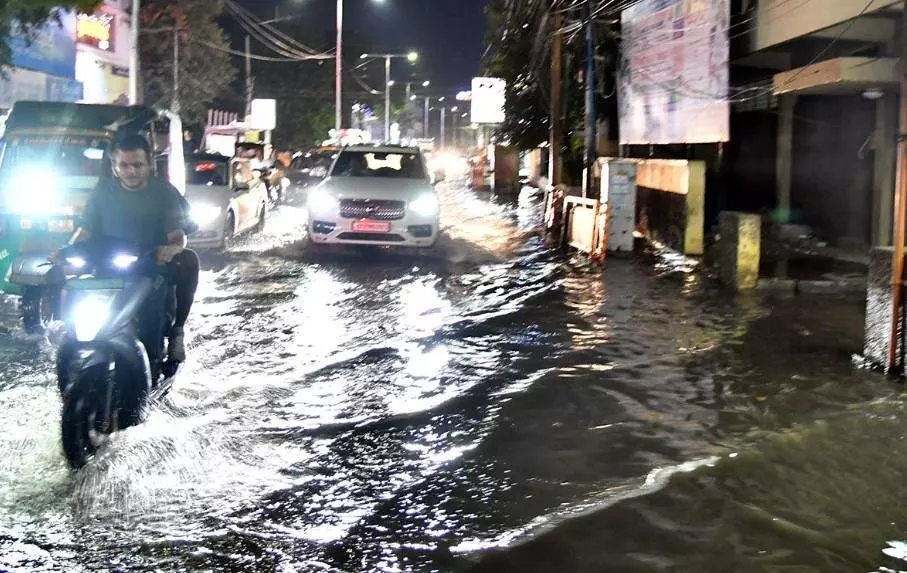 బయట వాన, లోన ఉక్క , ఉడికి పోయిన విజయవాడ...
