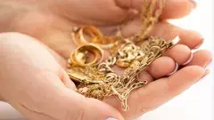 గోల్డ్ చూపి దుమ్ము నాకించిన ఎంపీటీసీ