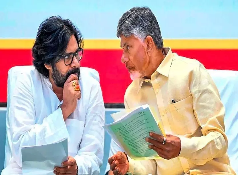 బాబు, పవన్ మాటల వైరుధ్యం!