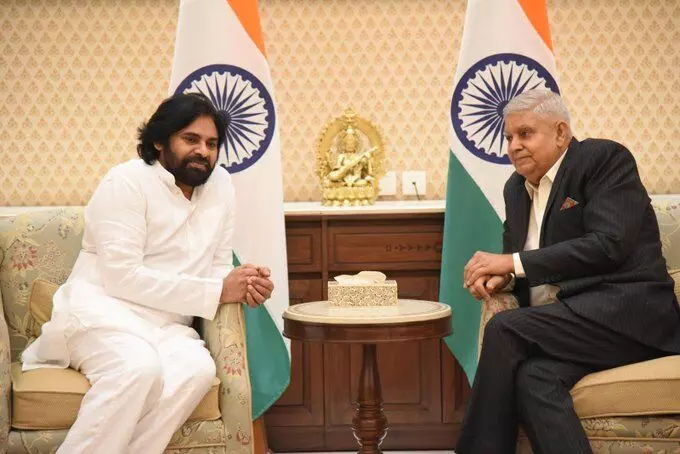ధన్ కడ్ ను ఇప్పుడు పవన్ ఎందుకు పొగిడారు? ధన్ కడ్ ను ఇప్పుడు పవన్ ఎందుకు పొగిడారు?