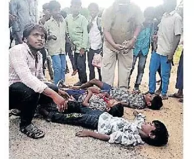 విద్యార్థులకు రవాణా రక్షణ ఇదేనా? విద్యార్థులకు రవాణా రక్షణ ఇదేనా?