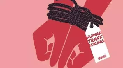చేతులకు స్టిక్కర్లు, మూతులకు గుడ్డలు… అమ్మాయిల్ని ఇలా కూడా తరలిస్తారా?