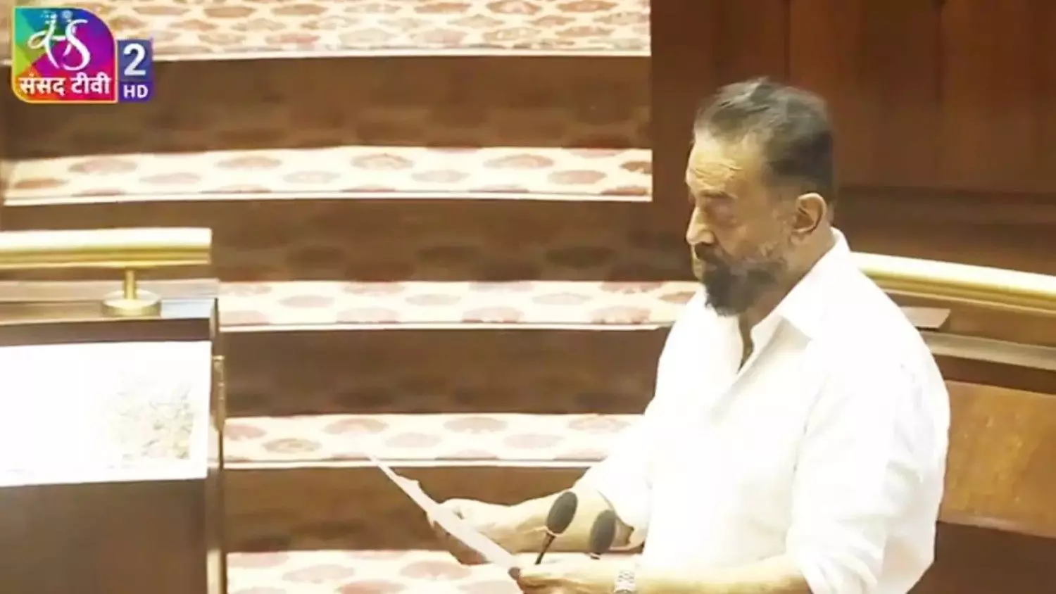 రాజ్యసభ సభ్యుడిగా కమల్ హాసన్ ప్రమాణ స్వీకారం.. రాజ్యసభ సభ్యుడిగా కమల్ హాసన్ ప్రమాణ స్వీకారం..