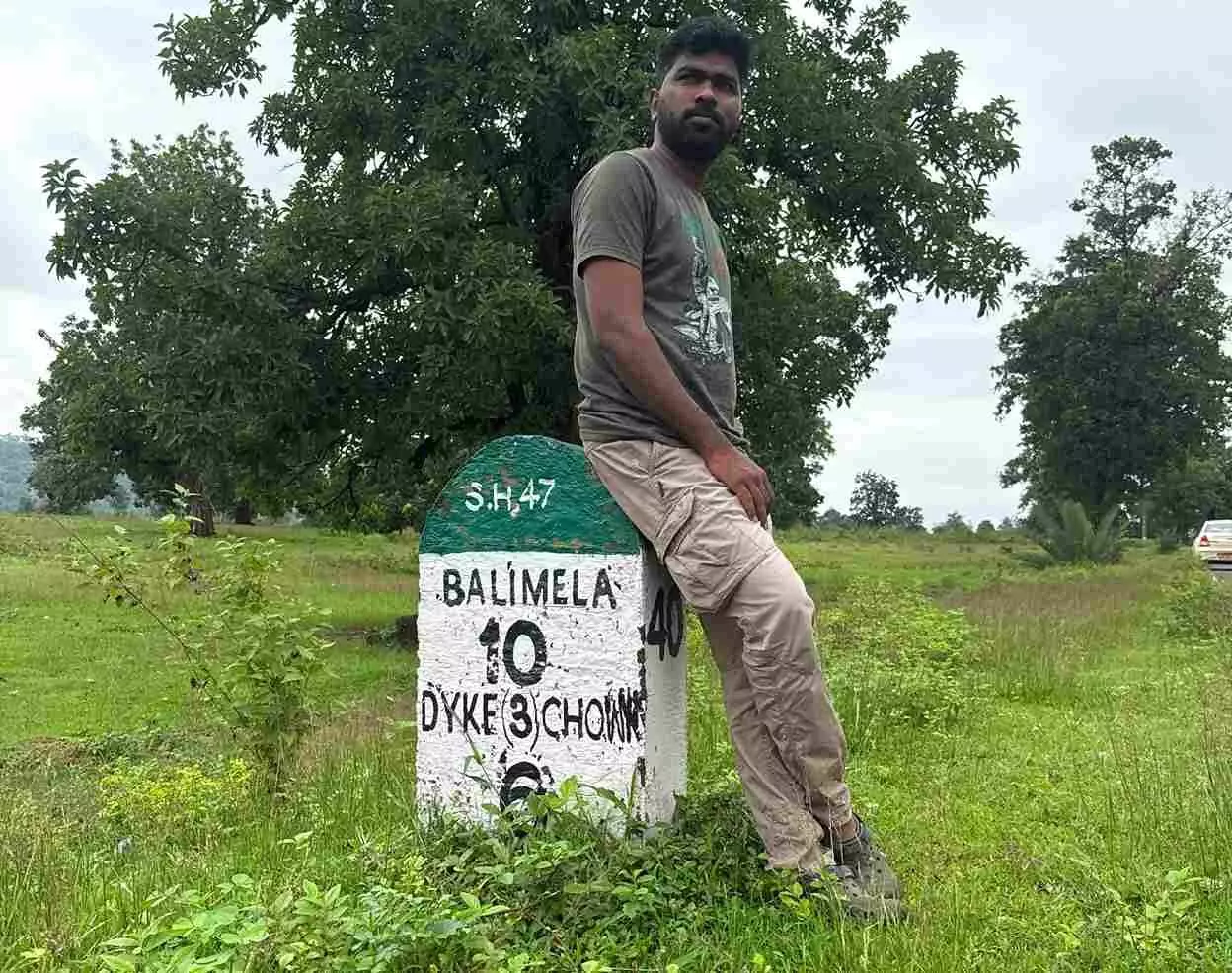 ఆదివాసీ గ్రామాల సమస్యల పై తెలంగాణ.ఆంధ్రాలో అధ్యయనం చేస్తున్న సంతోష్ ఇస్రం ఆదివాసీ గ్రామాల సమస్యల పై తెలంగాణ.ఆంధ్రాలో అధ్యయనం చేస్తున్న సంతోష్ ఇస్రం