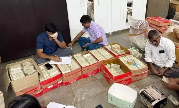 హైదరాబాద్ లో తొవ్వేకొద్దీ దొరుకుతున్న ఏపీ లిక్కర్ స్కాం సొత్తు హైదరాబాద్ లో తొవ్వేకొద్దీ దొరుకుతున్న ఏపీ లిక్కర్ స్కాం సొత్తు