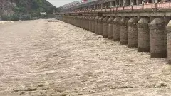 కృష్ణమ్మ ఉరకలు..పరుగులు