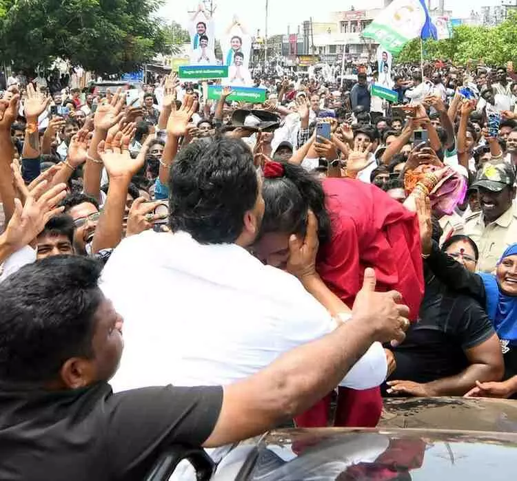 జగన్ నెల్లూరు పర్యటన..భారీగా కేసులు నమోదు జగన్ నెల్లూరు పర్యటన..భారీగా కేసులు నమోదు