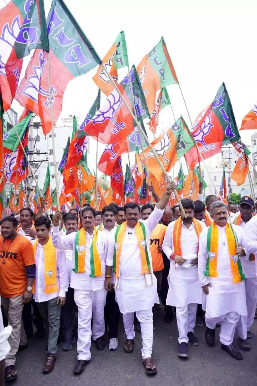 “కాంగ్రెస్ ను రద్దు చేయాలని కొండా వెంటకప్పయ్య ఎపుడో చెప్పారు” “కాంగ్రెస్ ను రద్దు చేయాలని కొండా వెంటకప్పయ్య ఎపుడో చెప్పారు”