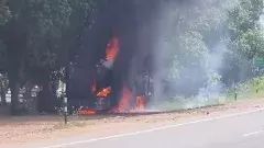 టీడీపీ కార్యాలయం ఎదురుగా లారీ దగ్ధం