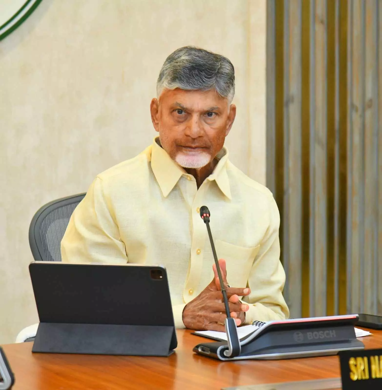 అమరావతి కడుతున్నాం... చందాలు ఇవ్వండి అమరావతి కడుతున్నాం... చందాలు ఇవ్వండి