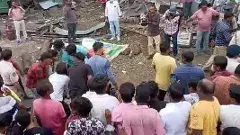 సిలిండర్‌ పేలి చెల్లాచెదురైన ముగ్గురి శవాలు