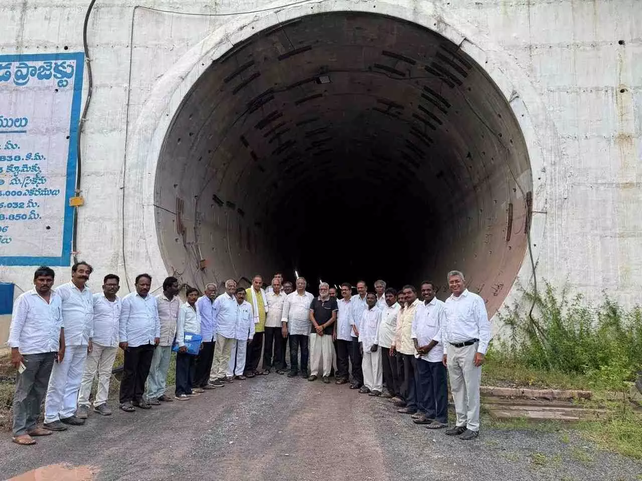 Veligonda: వెలిగొండపై దుమ్మెత్తి పోసుకోవడమే చంద్రబాబు, జగన్ లక్ష్యమా?