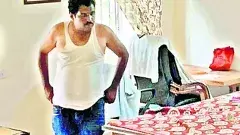 సార్ లోపల మందు కొడుతున్నారు, సంతకానికి రేపు రండి!