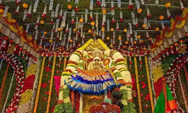తిరుచానూరు: బంగారుచీరలో మెరిసిన పద్మావతి అమ్మవారు