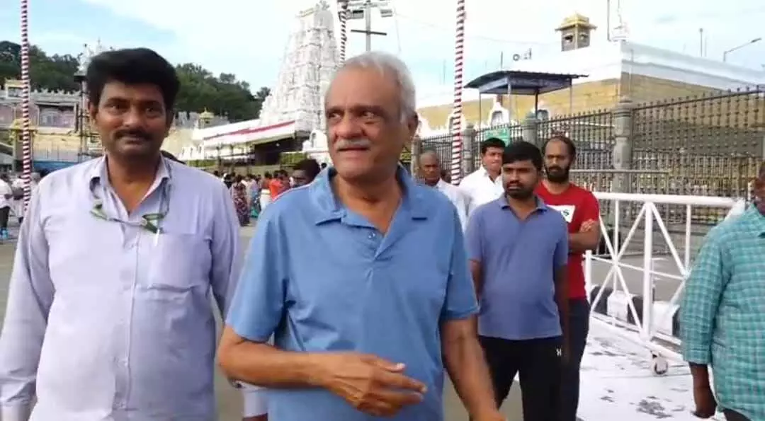 తిరుమలలో సీపీఐ నారాయణ ఏమి చేశారంటే.. తిరుమలలో సీపీఐ నారాయణ ఏమి చేశారంటే..
