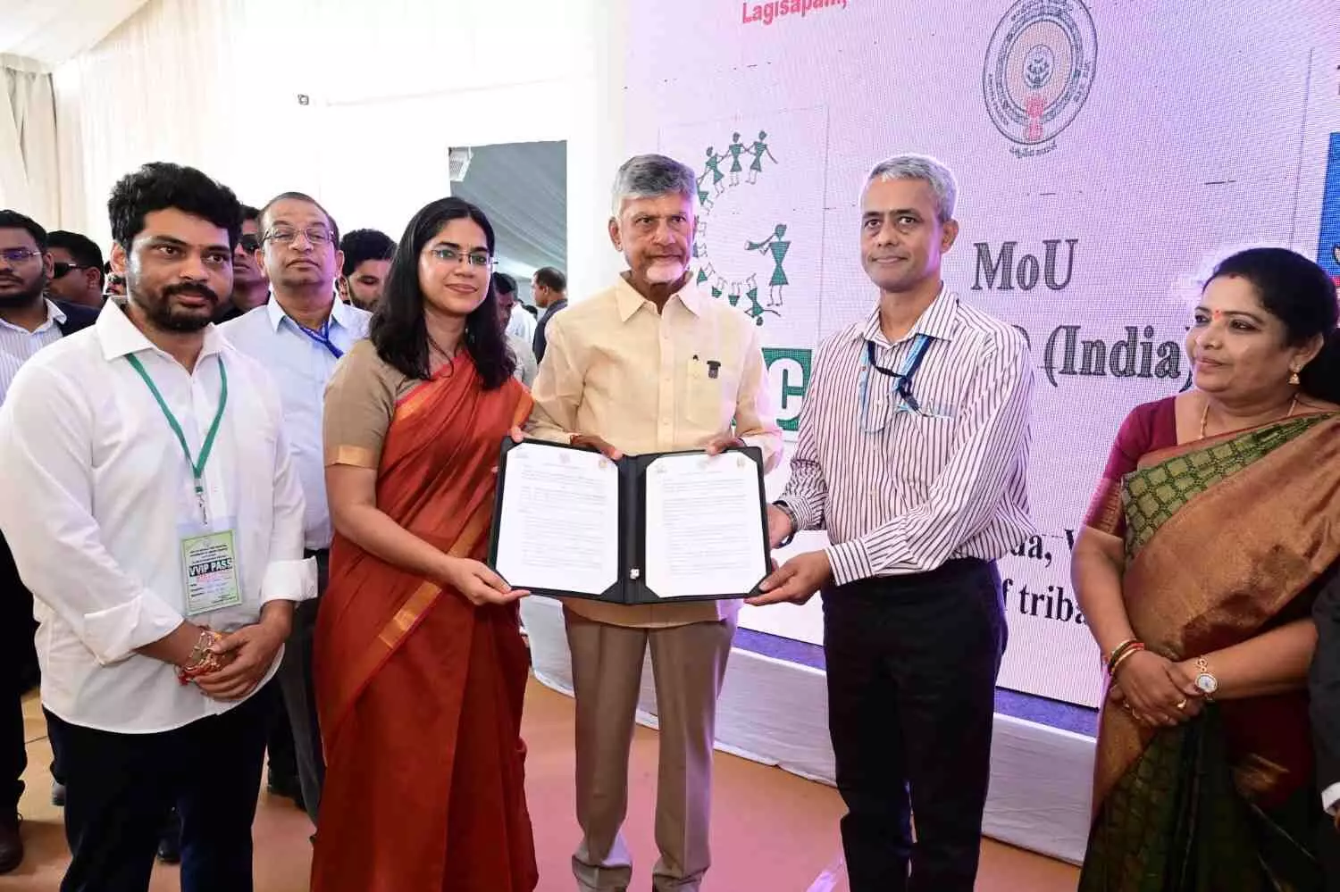 గిరిజన అభివృద్ధికి ఆంధ్రప్రదేశ్లో 21 ఒప్పందాలు గిరిజన అభివృద్ధికి ఆంధ్రప్రదేశ్లో 21 ఒప్పందాలు
