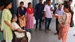 వృద్ధురాలికి కలెక్టర్ సహాయం