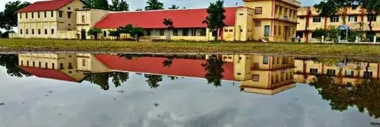 పేదల కళాశాలల్ని గద్దల్లా తన్నుకుపోతున్న కార్పొరేట్లు!