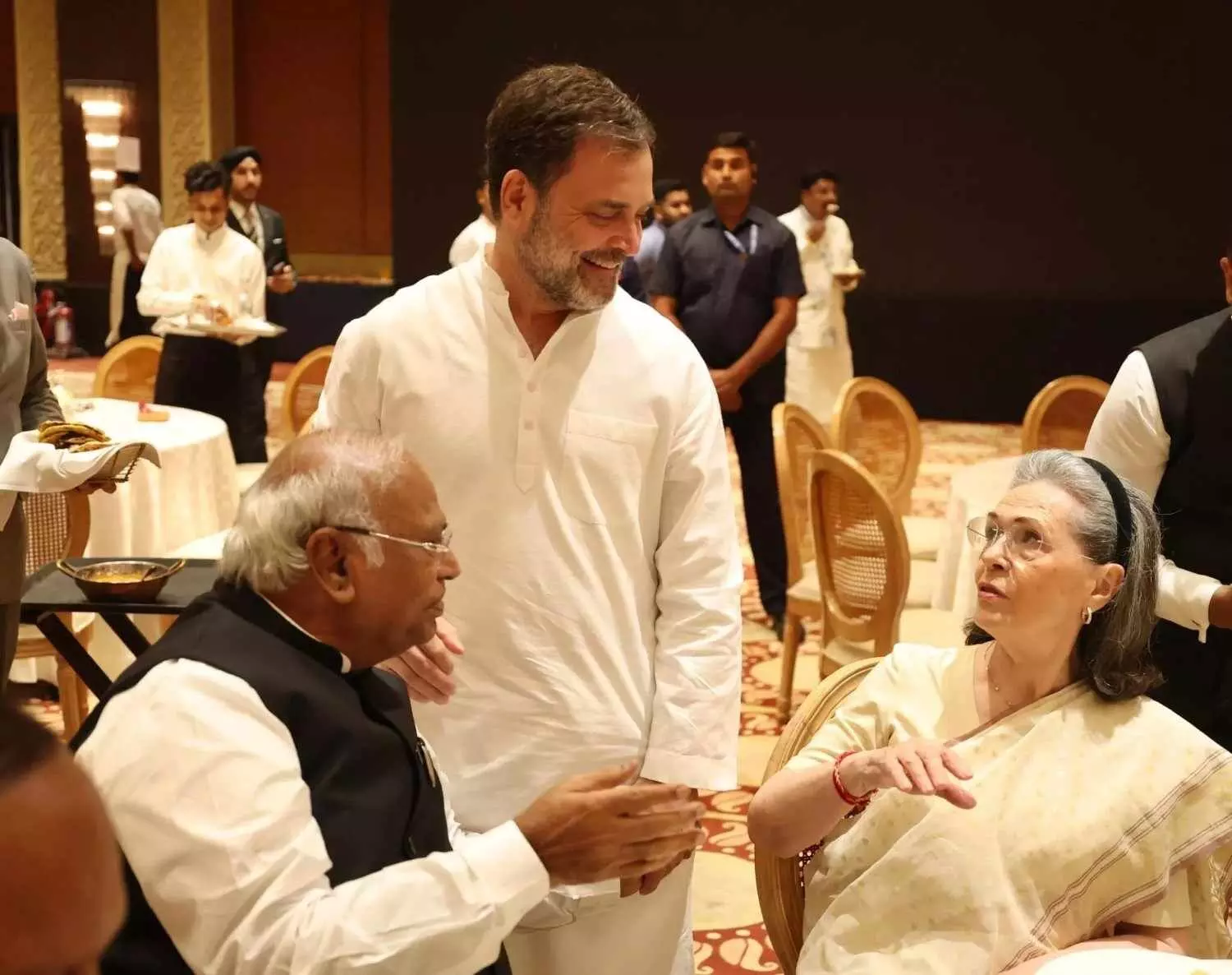 భారత కూటమిని ఐక్యంగా ఉంచేందుకు SIR దోహదపడిందా? భారత కూటమిని ఐక్యంగా ఉంచేందుకు SIR దోహదపడిందా?