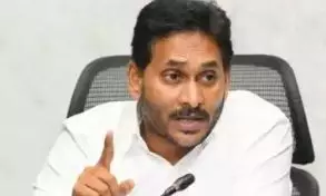 కలెక్టర్ సమక్షంలో పోలీసులే రిగ్గింగ్ కలెక్టర్ సమక్షంలో పోలీసులే రిగ్గింగ్