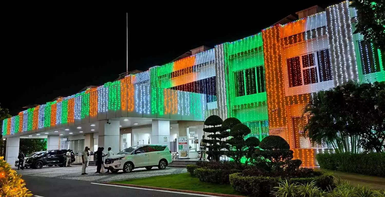 రంగుల కాంతుల సచివాలయం