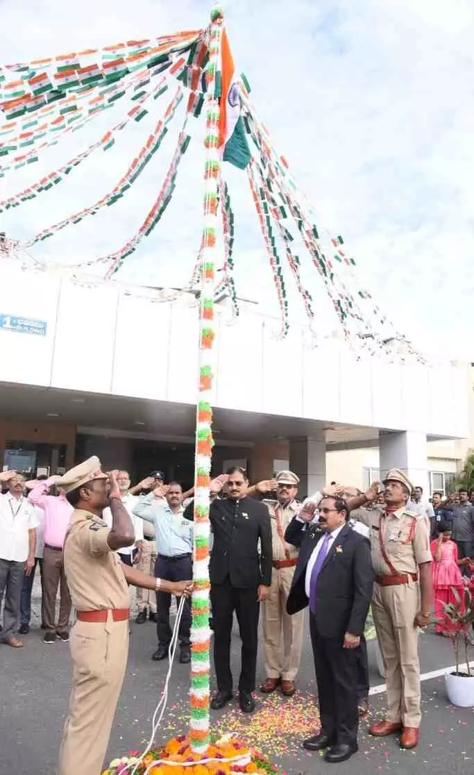మహనీయుల త్యాగాలను స్మరించుకోవాలి