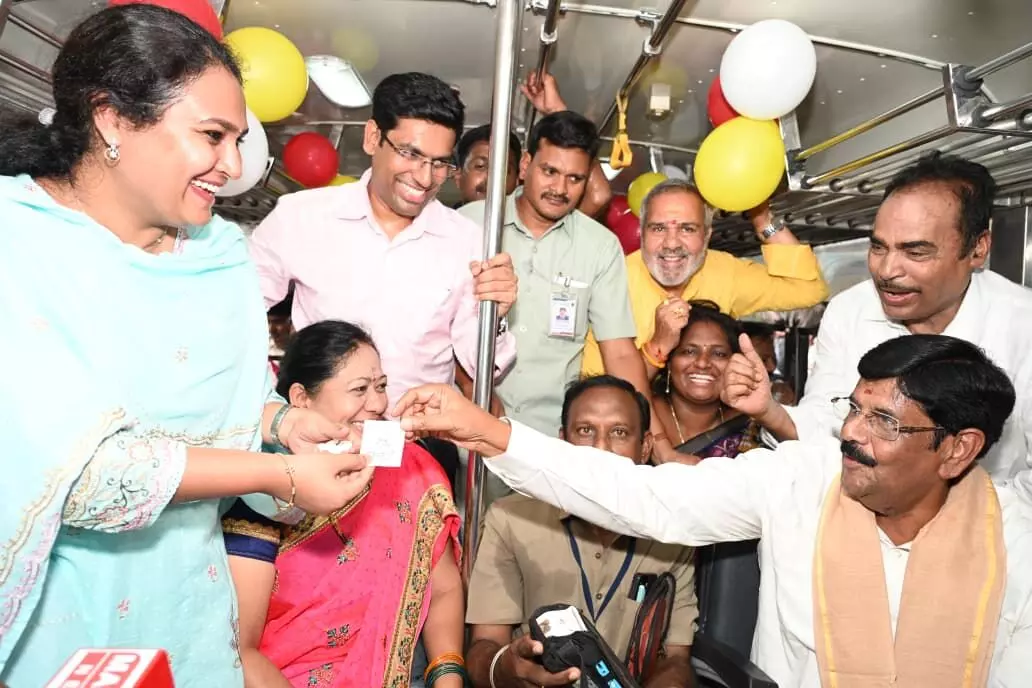 తిరుపతి:సాయంత్రం ఐదు ఉచిత బస్సును కదిలించిన మంత్రి ఆనం