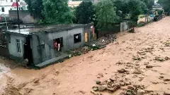 కాశ్మీర్ క్లౌడ్ బరస్ట్, కొండచరియలు విరిగిపడి ఏడుగురు మృతి