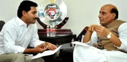 జగన్కు కేంద్ర మంత్రి రాజ్నాథ్ సింగ్ ఫోన్ జగన్కు కేంద్ర మంత్రి రాజ్నాథ్ సింగ్ ఫోన్