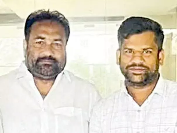 ఎమ్మెల్యేతో శ్రీకాంత్
