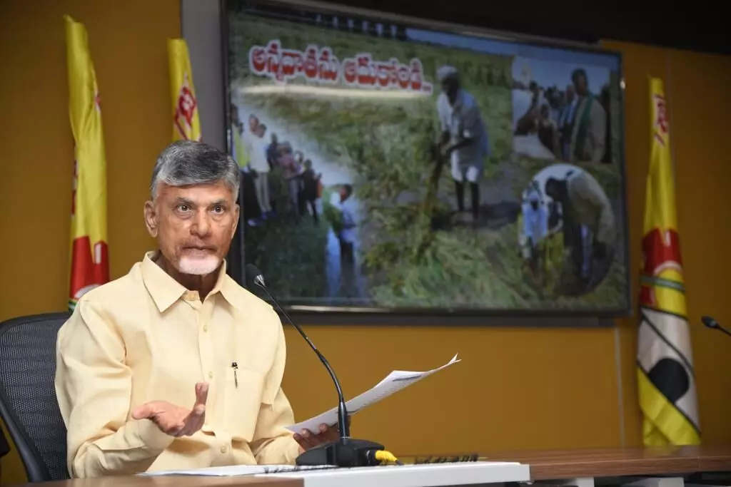 గిరిజన గూడెంలో పుట్టాలనుకుంటున్న చంద్రబాబుకు ఇఎఎస్ శర్మ లేఖ గిరిజన గూడెంలో పుట్టాలనుకుంటున్న చంద్రబాబుకు ఇఎఎస్ శర్మ లేఖ