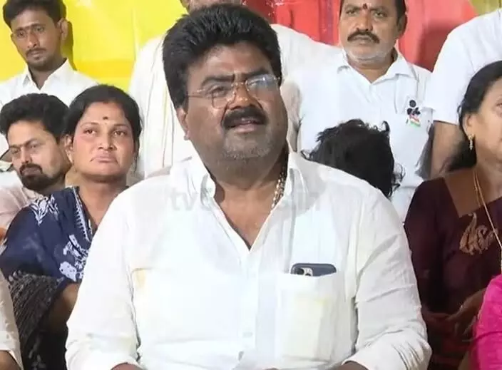 కేజీబీవీ ప్రిన్సిపాల్ సౌమ్య ఓ బ్లాక్ మెయిలర్! కేజీబీవీ ప్రిన్సిపాల్ సౌమ్య ఓ బ్లాక్ మెయిలర్!