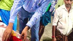 చనిపోయిన  బడిపిల్లల నివాళులర్పించిన డిఇవొ