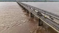 కృష్ణమ్మ ఉరకలు..గోదావరి ఉగ్రరూపం