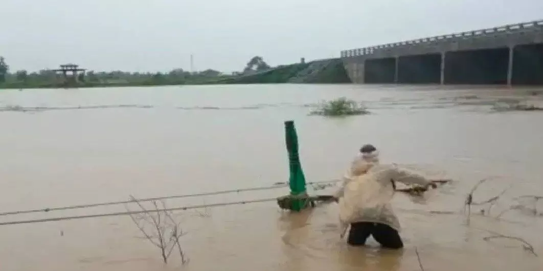 తెలంగాణలో వెల్లువెత్తిన  వరదలు, బిగ్ అలర్ట్