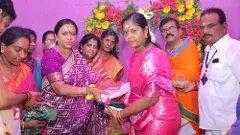 పిఠాపురంలో మహిళలకు చీర,కుంకమ కిట్లు