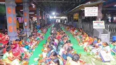 అటు వరలక్ష్మీ వ్రతాలు..ఇటు పిండ ప్రదానాలు!