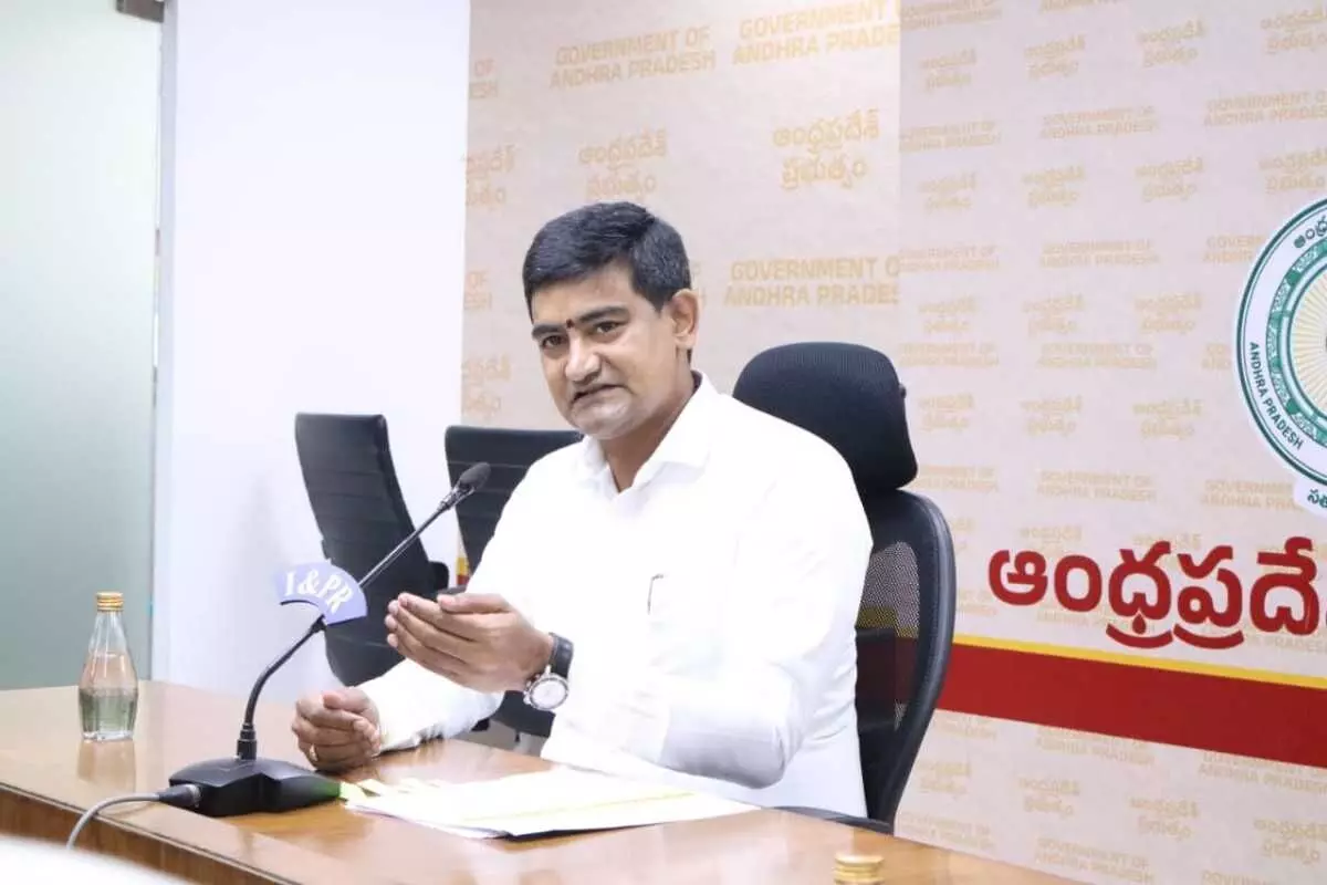 అర్హులైన వారి పింఛన్లు తొలగించే ప్రసక్తే లేదు అర్హులైన వారి పింఛన్లు తొలగించే ప్రసక్తే లేదు