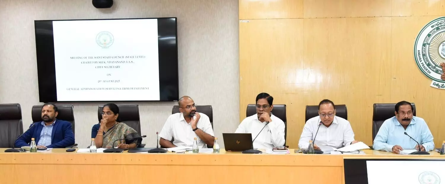 ప్రభుత్వంపై ఉద్యోగుల్లో అసంతృప్తి పెరుగుతోందా? ప్రభుత్వంపై ఉద్యోగుల్లో అసంతృప్తి పెరుగుతోందా?