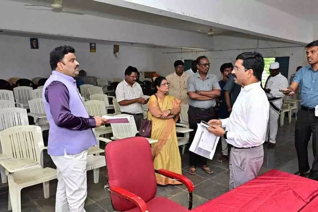 డీఎస్సీ అభ్యర్థుల సర్టిఫికేట్ల పరిశీలనకు పూర్తి ఏర్పాట్లు డీఎస్సీ అభ్యర్థుల సర్టిఫికేట్ల పరిశీలనకు పూర్తి ఏర్పాట్లు