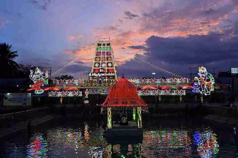 కాణిపాకం వరసిద్ధుని దర్శించుకుని వద్దామా...