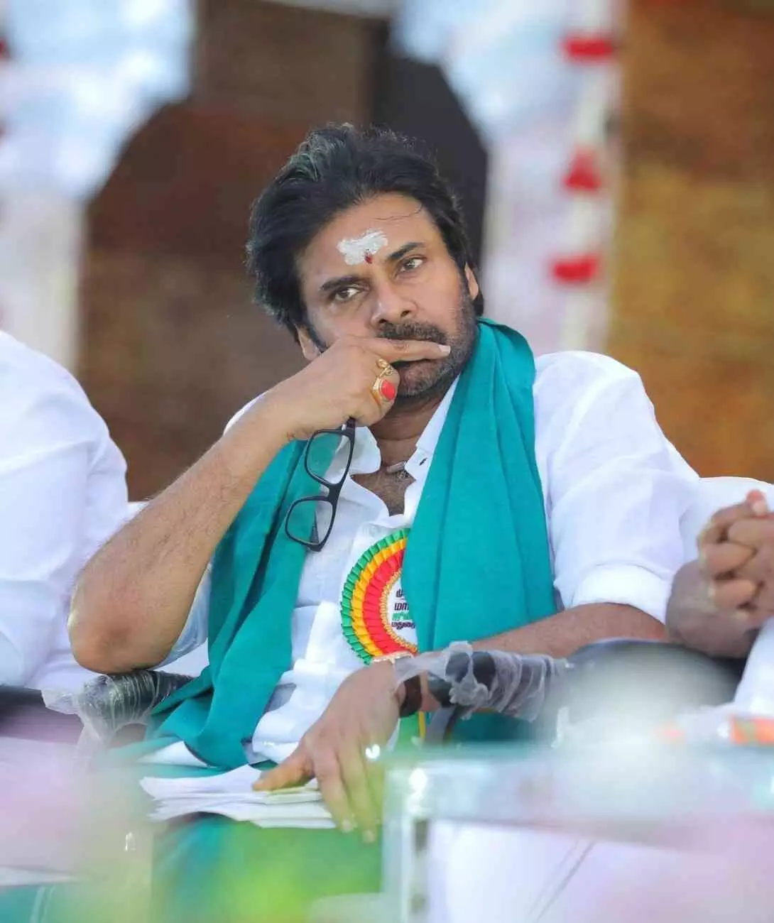 చరణ్ మృతికి పవన్ కల్యాణ్ విచారం చరణ్ మృతికి పవన్ కల్యాణ్ విచారం