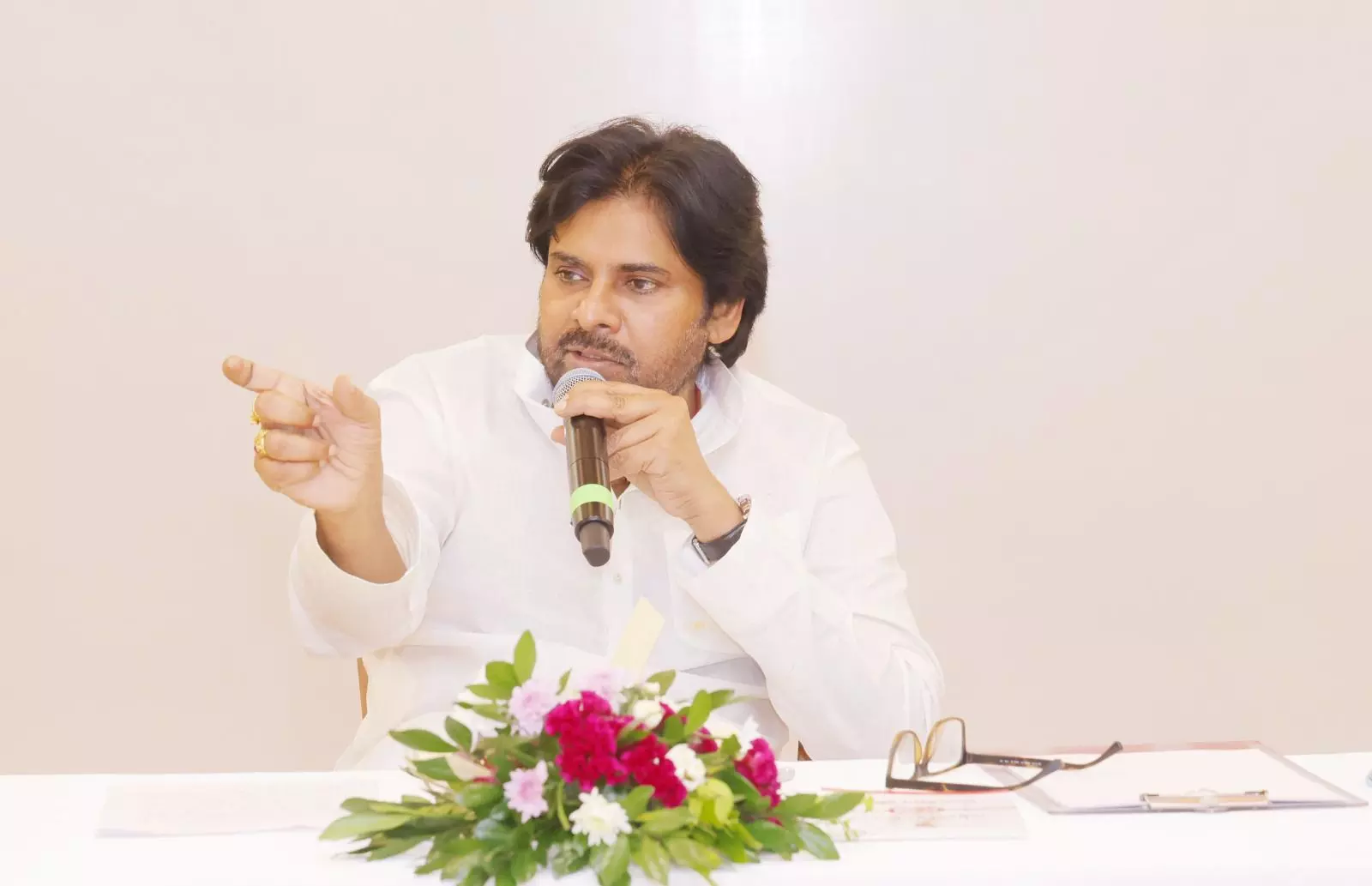 దేశం కోసం పెట్టిన పార్టీ జనసేన దేశం కోసం పెట్టిన పార్టీ జనసేన
