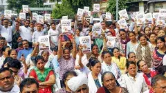 మీ స్కూలు మాకొద్దు.. టీసీల కోసం 160 మంది పేరెంట్స్ దరఖాస్తు..