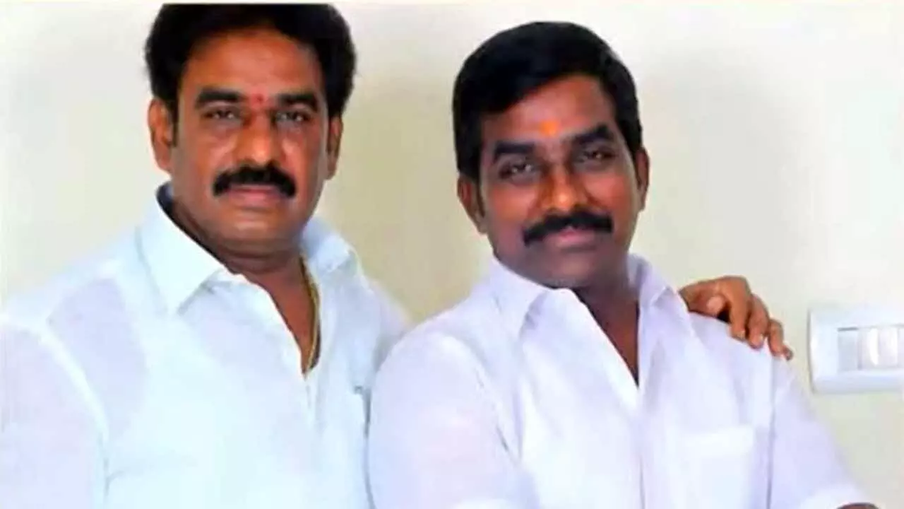 పిన్నెల్లి బ్రదర్స్ కు హైకోర్ట్ షాక్ పిన్నెల్లి బ్రదర్స్ కు హైకోర్ట్ షాక్