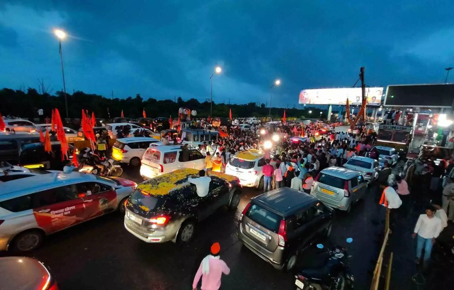 మరాఠాలకు రిజర్వేషన్లకు మనోజ్ జరంగే నిరాహార దీక్ష మరాఠాలకు రిజర్వేషన్లకు మనోజ్ జరంగే నిరాహార దీక్ష